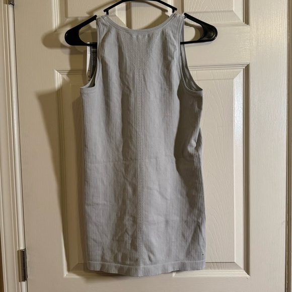 NWT Athleta Gray Pure Tank Top Organic Cotton Seamless 4-way Stretch Size M - Picture 5 of 7
